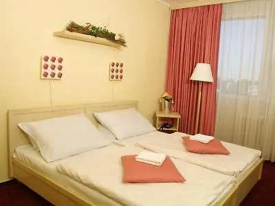 فندق Uno 4*