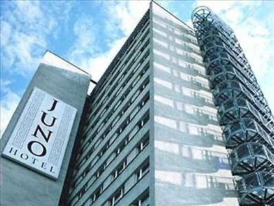 Uno فندق 4*