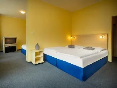 Uno Hotel 4*