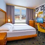 Uno Hotell 4*